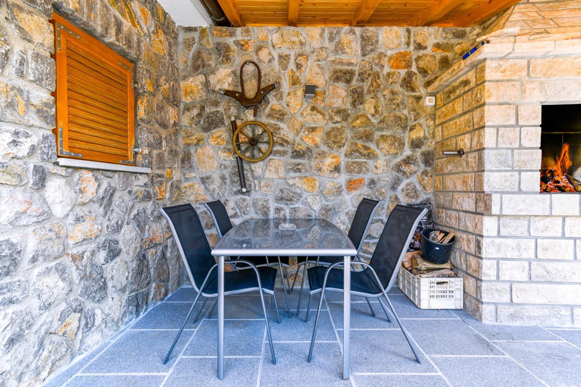 Apartman Lavanda Sa Bazenom I Okucnicom 4* Hreljin Exterior foto